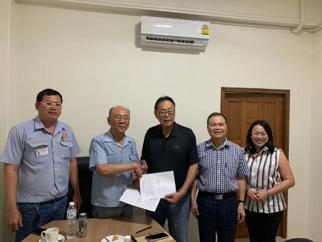 泰國大統與Dr.Suriyant Boonnarkka與Mr.Somkiat簽屬合作意向書囉!