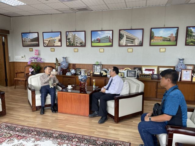 大統生技總部團隊與屏東科技大學開會討論合作